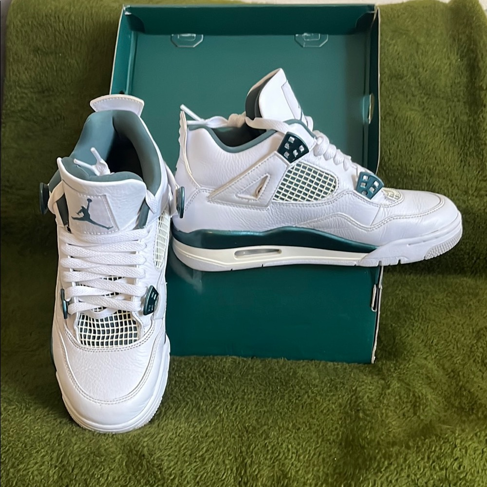 Air Jordan 4 Retro